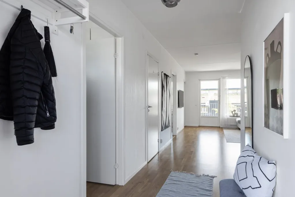 Esik - Apartment with South-Facing Balcony in Vallhamra