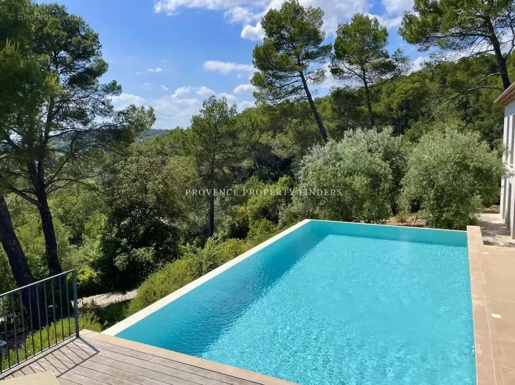 Piscine - Villa Contemporaine avec Vue Panoramique à Lorgues