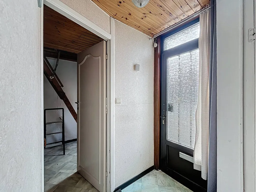 hallway_entrance