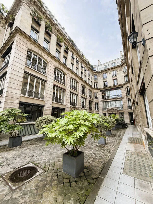 4-room apartment in Paris-10e