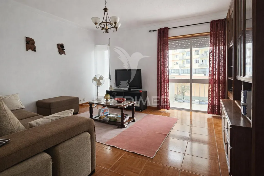 Elutuba - Central T3 Apartment with Balcony in Samora Correia