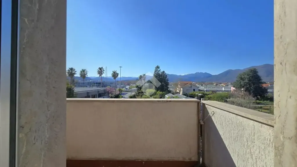 Rõdu - Apartment with Balcony in Central Albenga