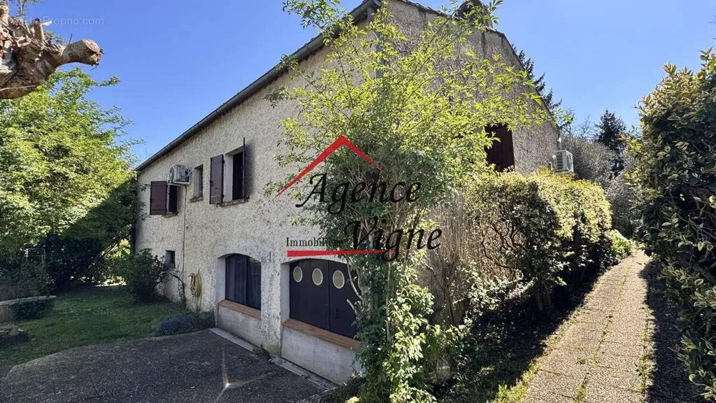 Extérieur - Villa Indépendante avec Piscine près du Centre-Ville