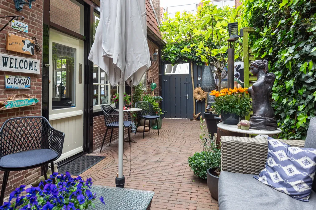 Aed - Historic House with Patio in Alkmaar