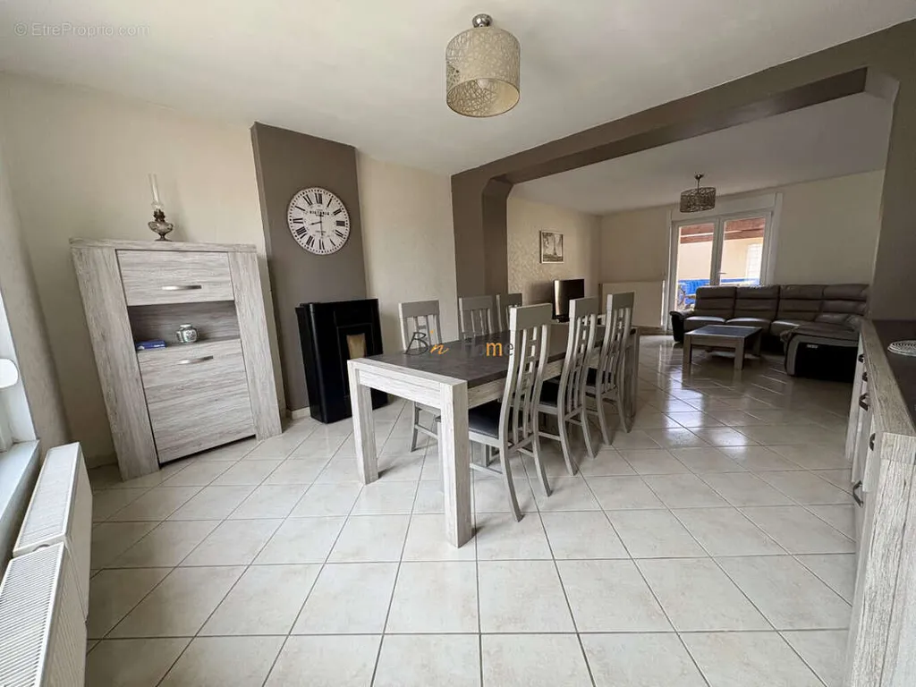 Salle à manger - Maison avec Cour au Calme à Queant