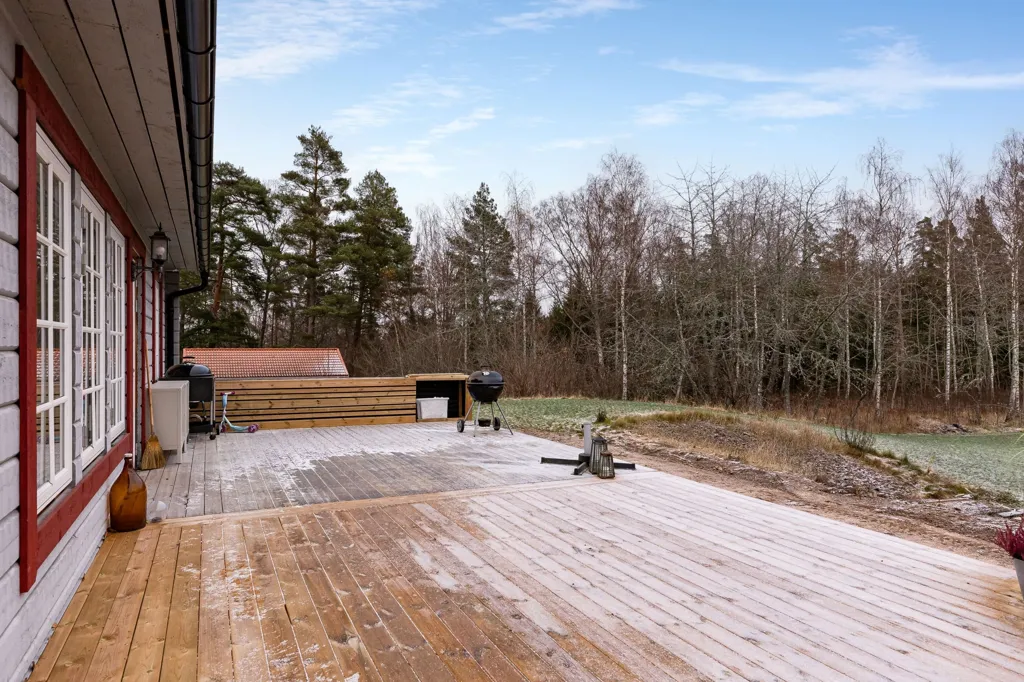Terrass - Spacious Villa with Large Garage in Kisa