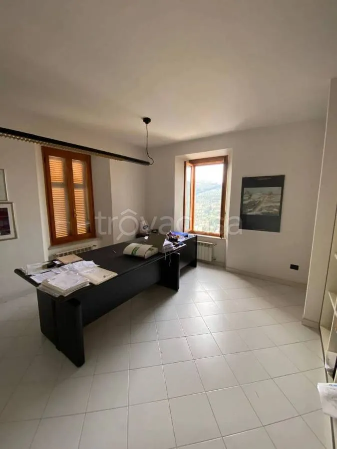 Bureau - Spacious Apartment with Balcony in Priverno