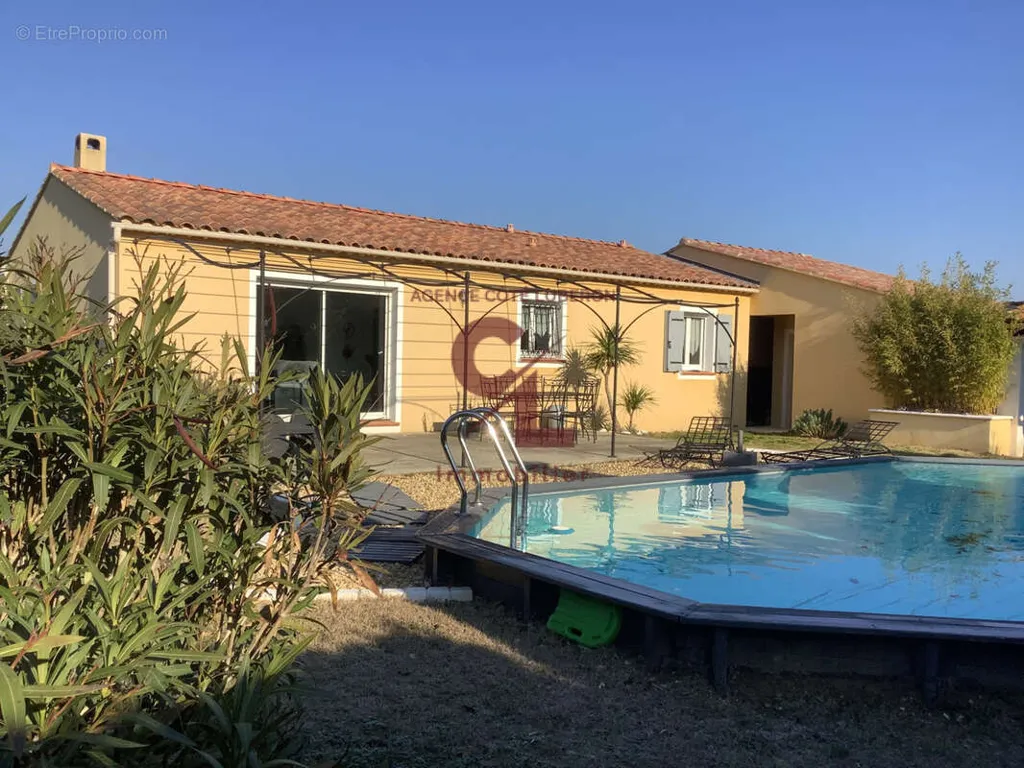 Piscine - Maison de Plain Pied avec Piscine à Maubec