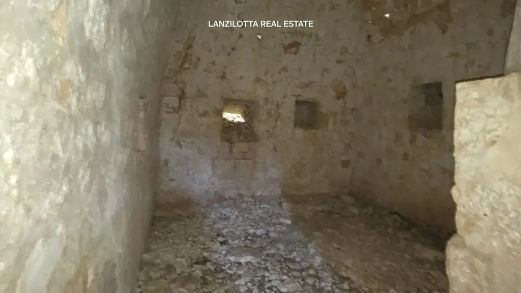 Pièces - Trullo Complex for Renovation in Cisternino