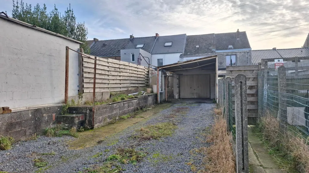 Exterior - House with Ample Parking in Braine-Le-Comte