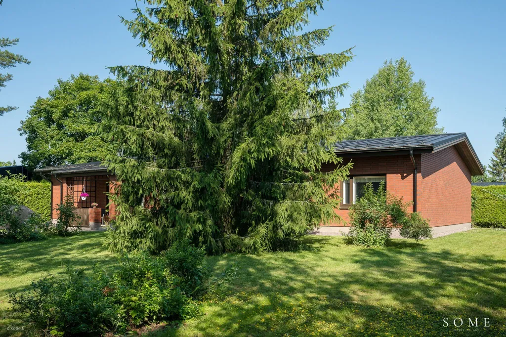 Jardin - Spacious Detached House with Garden in Tuusula