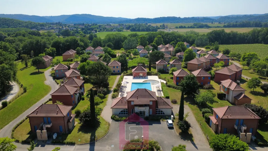 Õhuvaade - Garden-Level Apartment with Pool in Prayssac