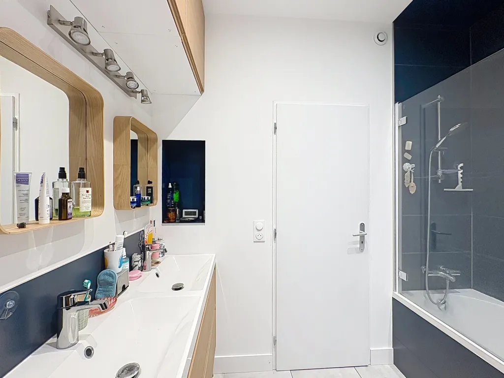 Bathrooms - Luxury Apartment with Garden in Montpellier