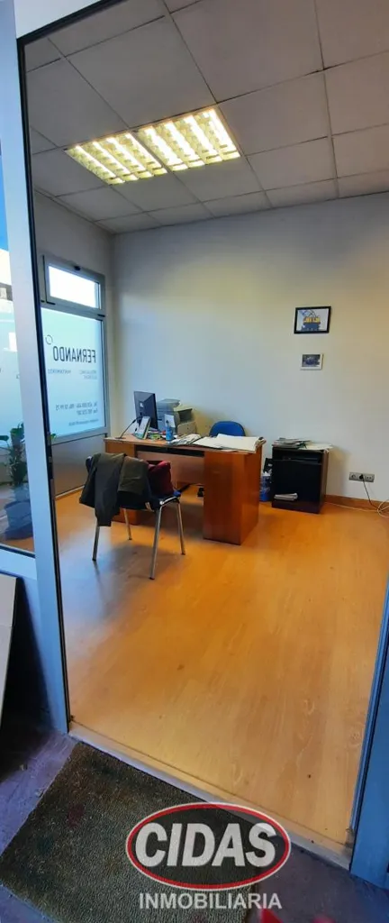 Kabinet - Commercial Space with Parking in Oviedo