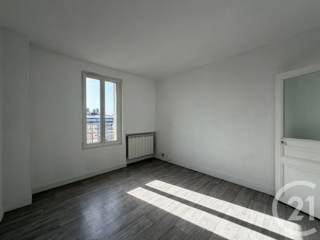 Toad - Charming 3-Bed Flat in Antony Centre