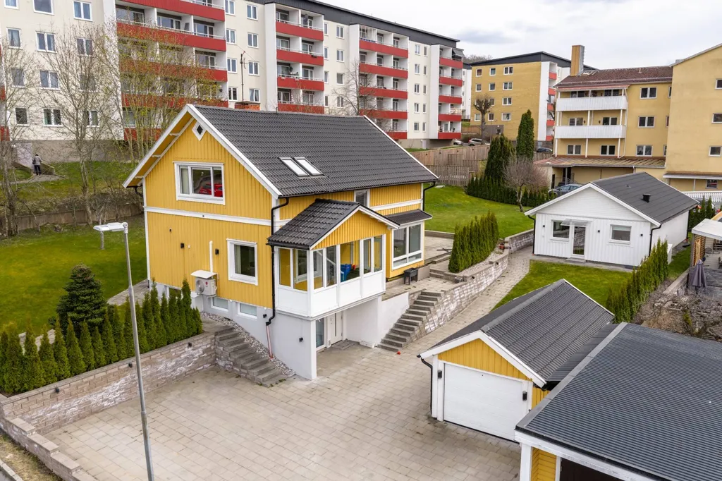 Õhuvaade - Two-Home Estate with Generous Outdoor Space in Jönköping