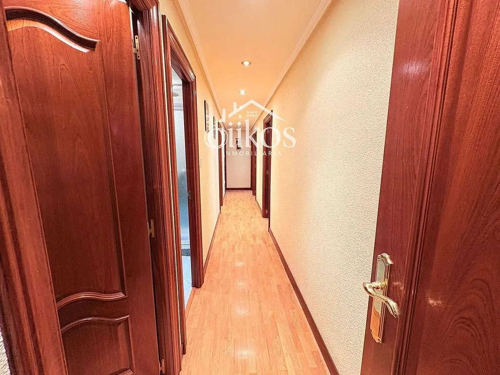 Esik - Apartment with Garage in Salesas