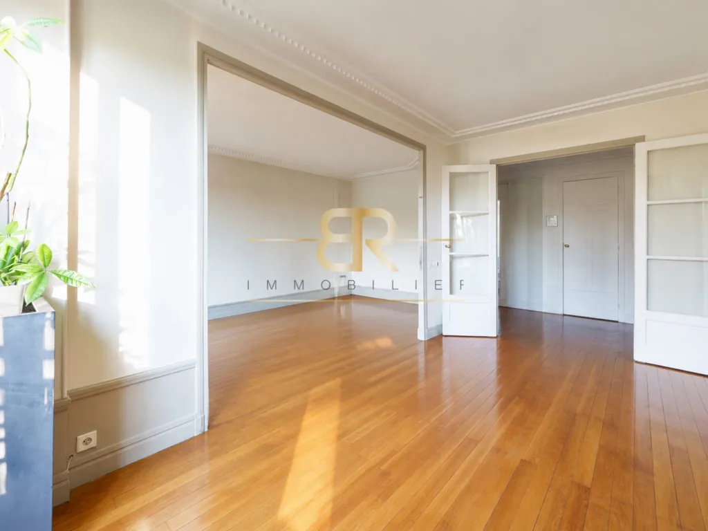Elutuba - Charming 4-Piece Paris 17th with West View