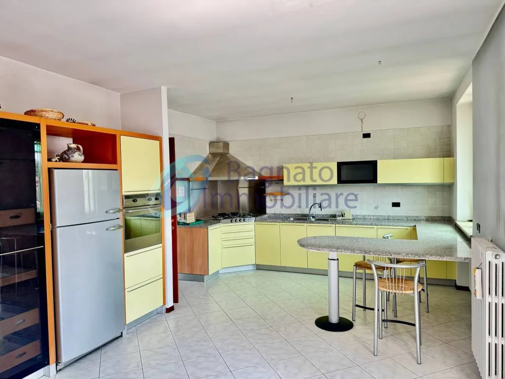 Cuisine - Spacious Apartment with Balcony in Casalino