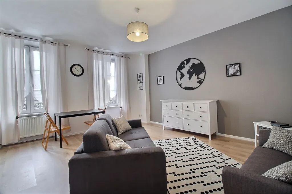 Séjour - Appartement 2 Pièces avec Cuisine Équipée à Barr