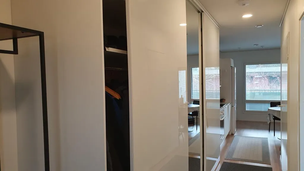 Toad - Modern End-Terrace Flat with Sauna in Tikkurila
