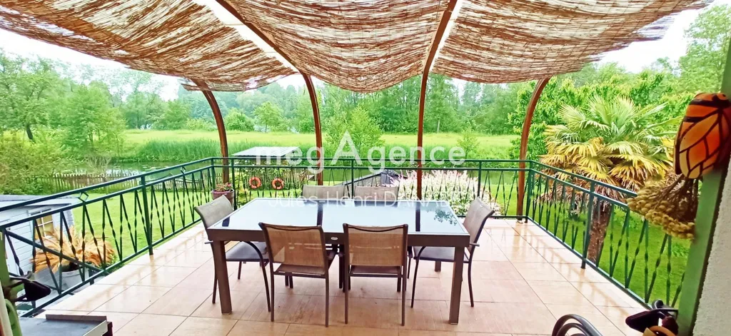 Terrass - House with Pool in Sens, 1h15 from Paris