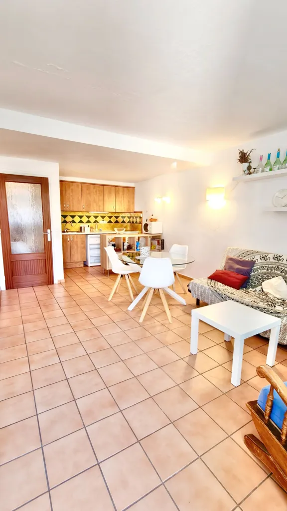 Elutuba - Modern Flat with Sea View in L'Escala
