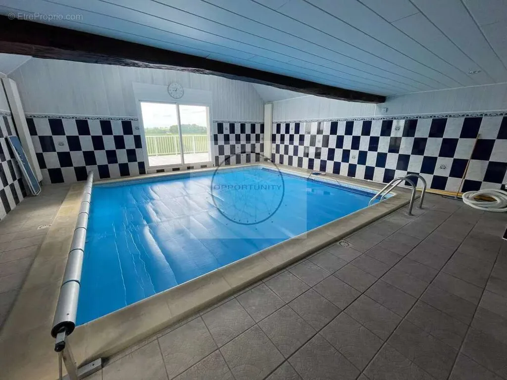Bassein - Villa with Pool in Rebais