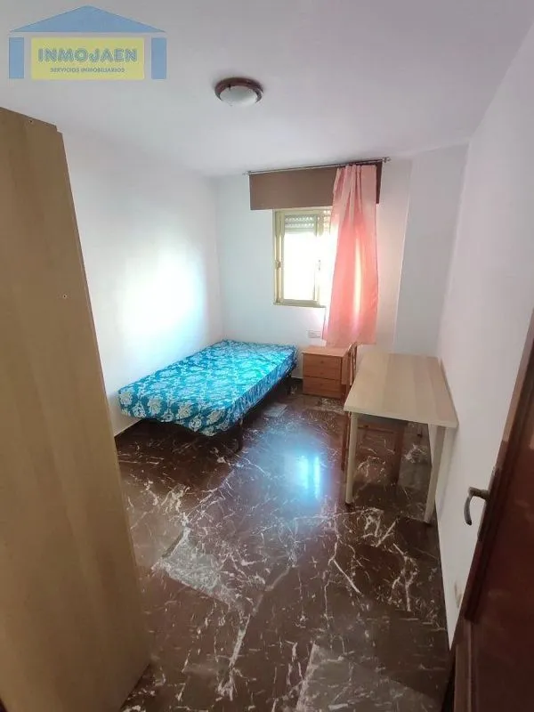 Student Flat with Pool on Avda de Madrid