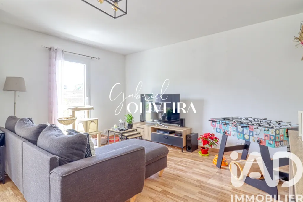Living Room - 4-Piece Flat with Balcony in Eaubonne Centre