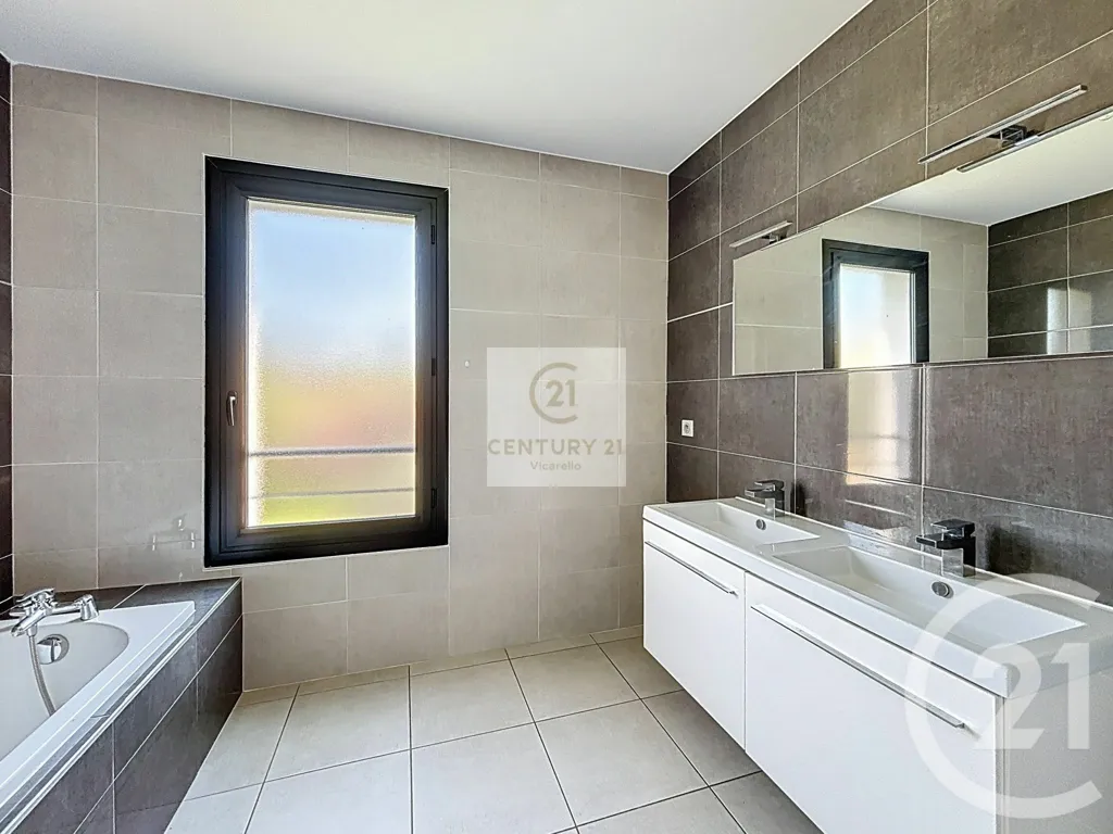 Bathrooms - Contemporary House with Garden in Combaillaux