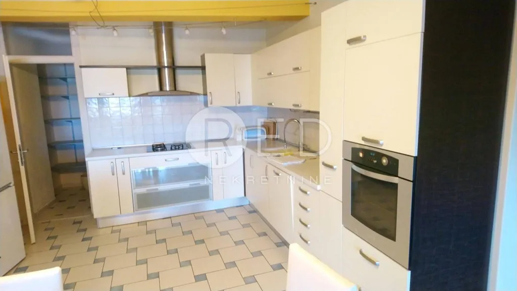 Köök - Spacious Flat with Loggias in Osijek Centre