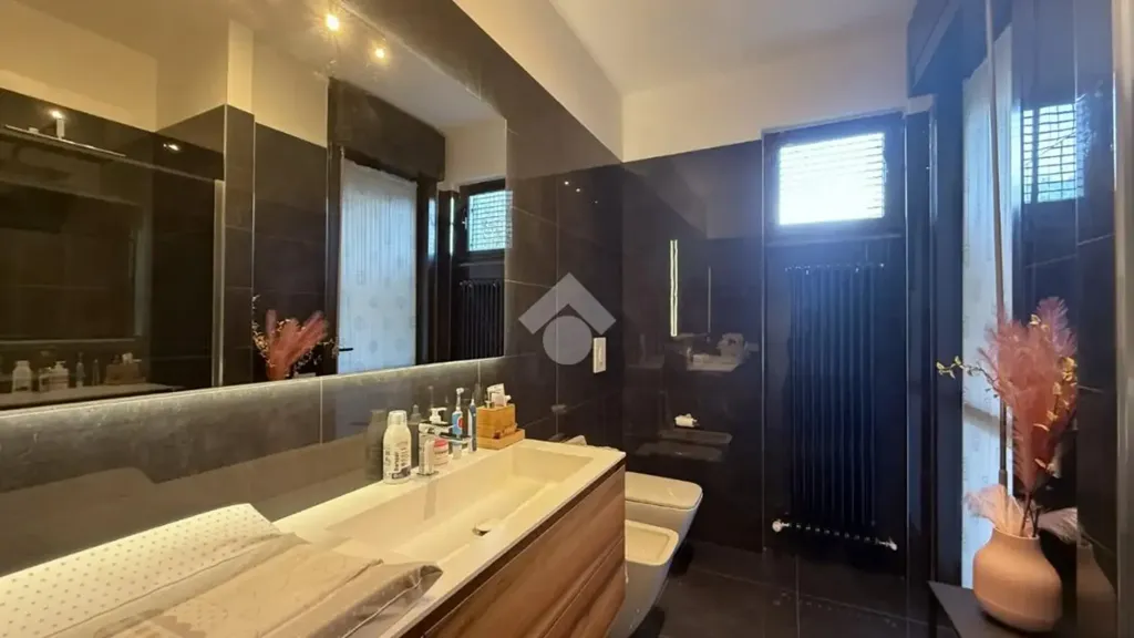 Bagni - Rear-Facing Apartment with Terraces in Malgrate