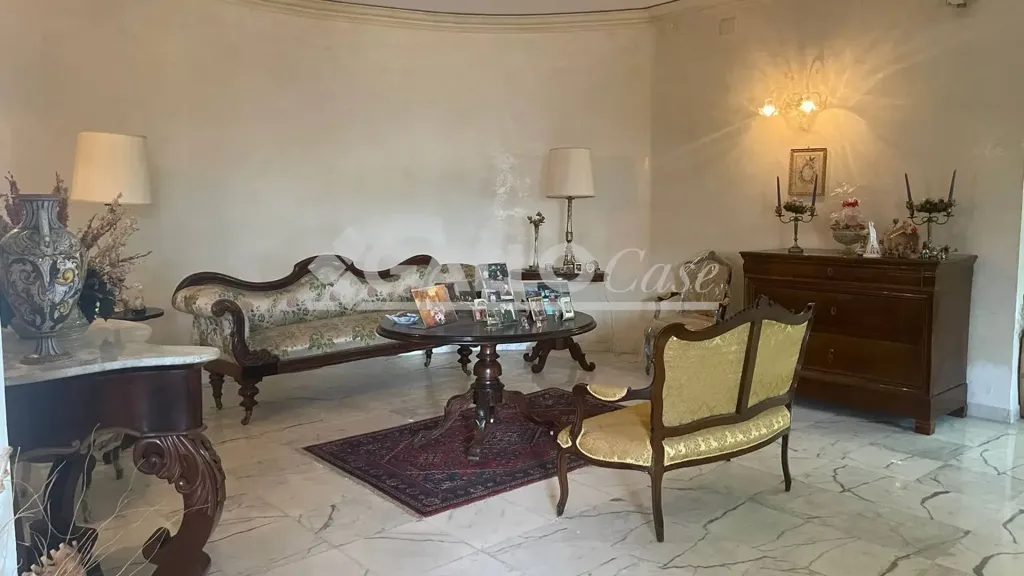 Soggiorno - Ground Floor Apartment with Courtyard in Cosenza