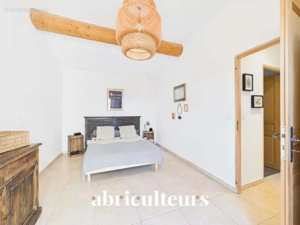 Bedrooms - Contemporary Villa with Panoramic View in Luberon