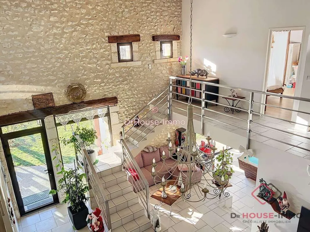 Elutuba - Pierced House with Garden in Chantérac