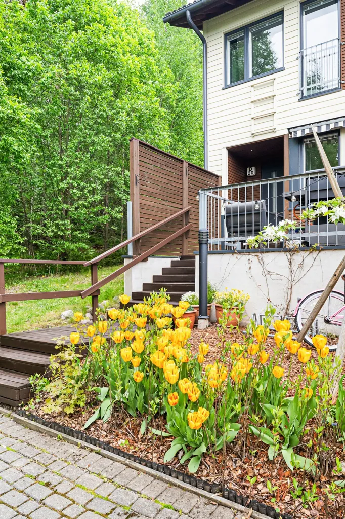 Aed - Spacious Corner Flat with Balcony in Kerava
