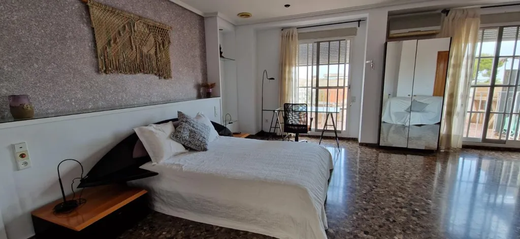 Magamistoad - Spacious House with Terrace in Moncada