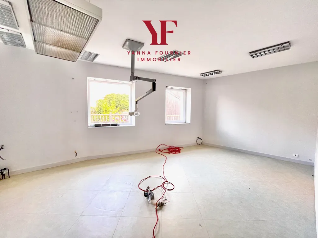 Pièces - Immeuble Rénové avec Local Professionnel et Appartement à Plougastel-Daoulas