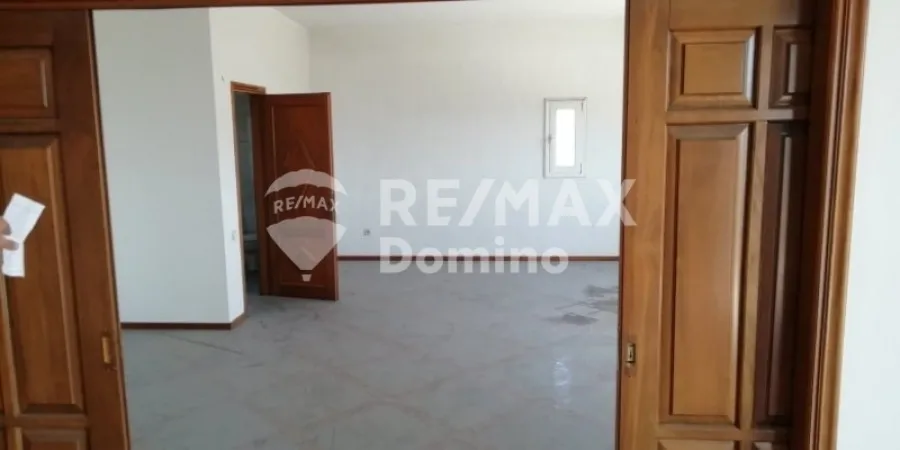 Entrée - Office for Rent with Unrestricted View in Kalochori