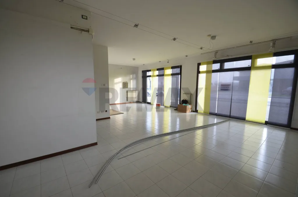 Elutuba - Shop/Office in Strategic Location, Saccolongo