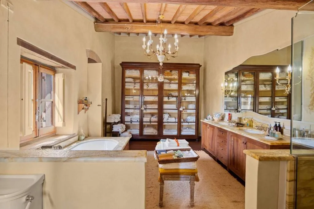 Vannitoad - 17th-Century Villa with Olive Grove in Carmignano