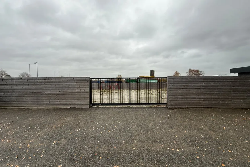 Exterior - Secure 400 m² Video Monitored Plot in Production Area