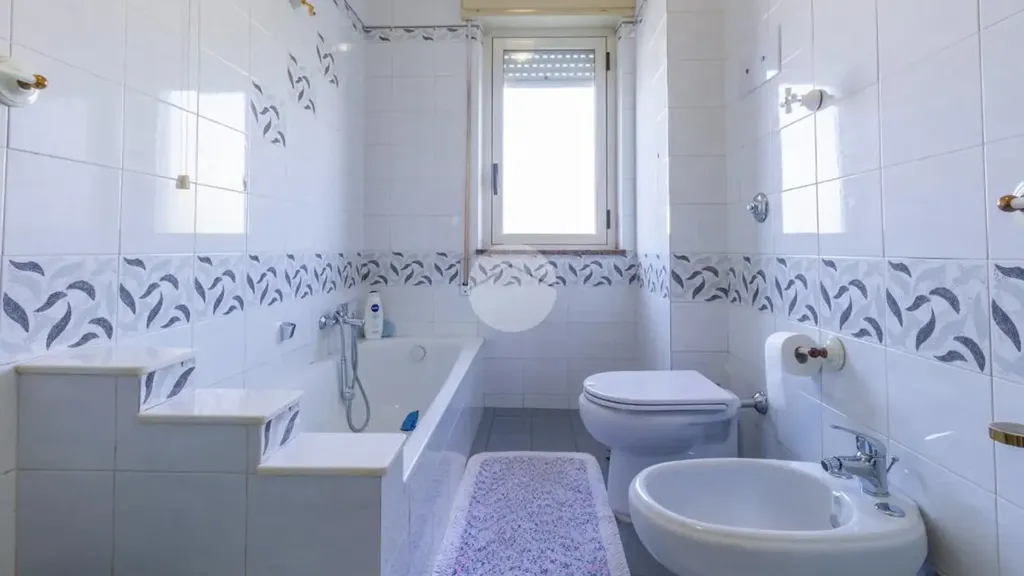 Salles de bain - First-Floor Flat with Balcony in Villabate