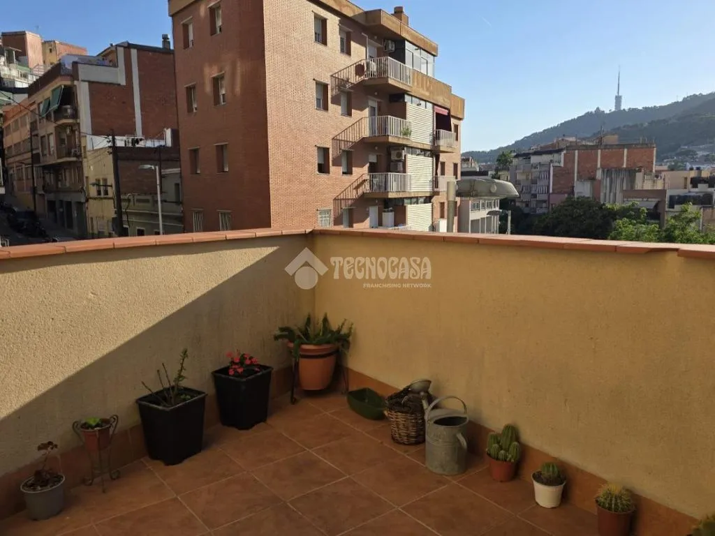 Balcone - Corner Flat with Tibidabo Views in Horta Guinardó