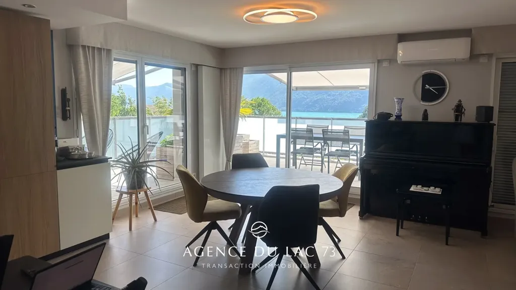 Söögituba - Apartment with Lake View in Brison-Saint-Innocent