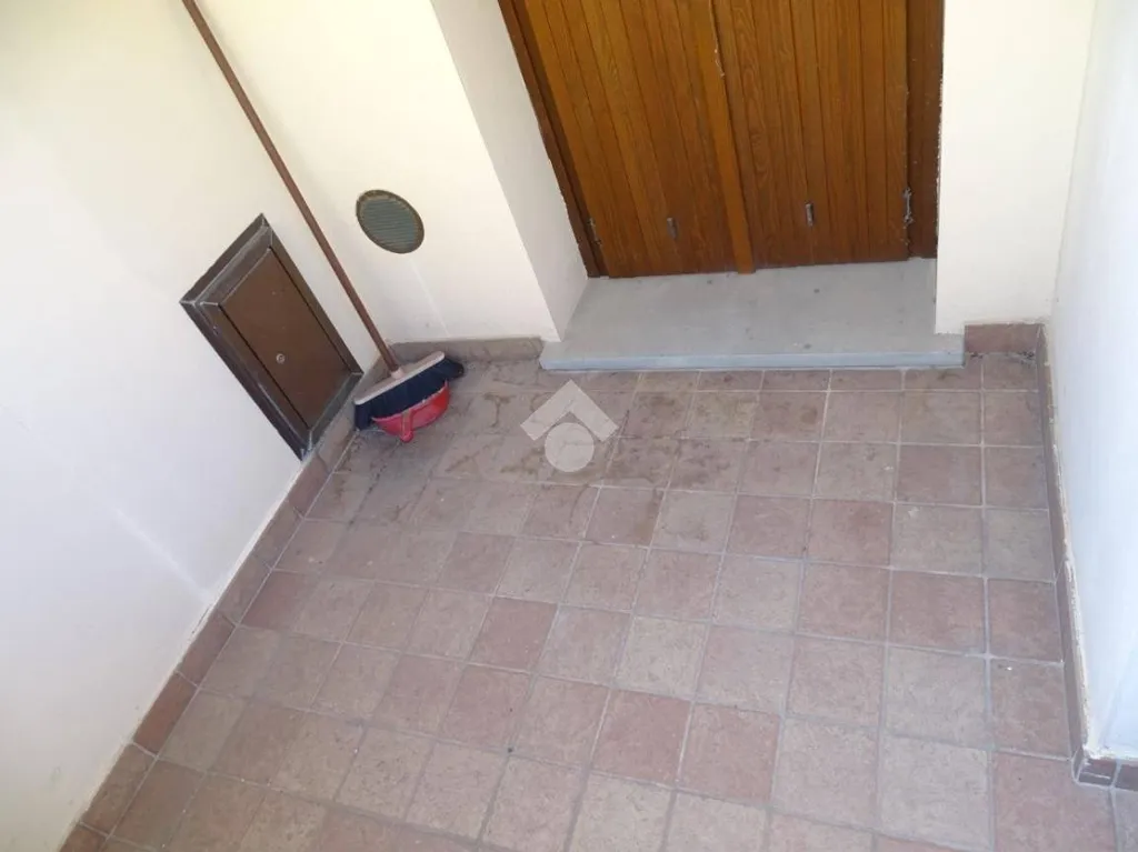 Esik - Modern Flat with Balcony in Cento