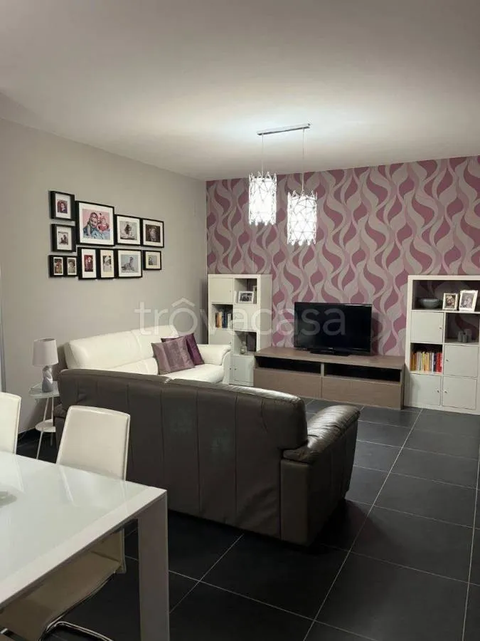 Salle à manger - Rearranged Apartment with Balcony in Aversa