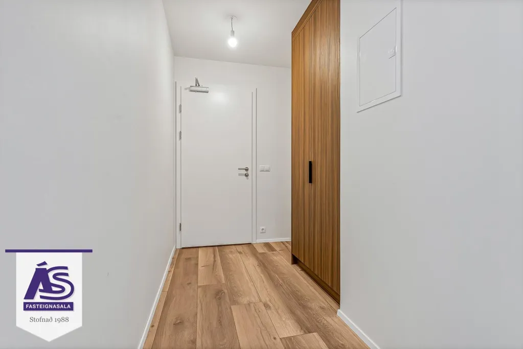 Ingresso - New 2-4 Bed Apartments with Elevator in Skarðshlíð