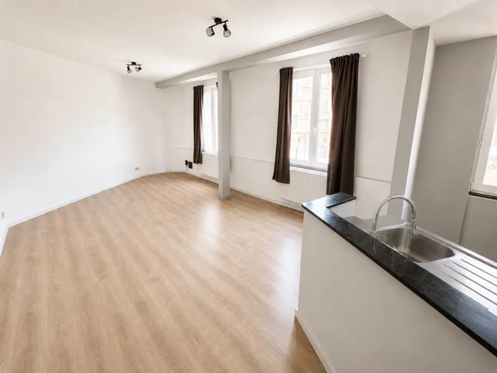 Séjour - Appartement 2 Chambres dans un Environnement Calme à Anderlecht